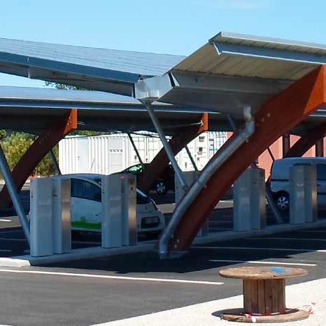 Installer une borne de recharge solaire