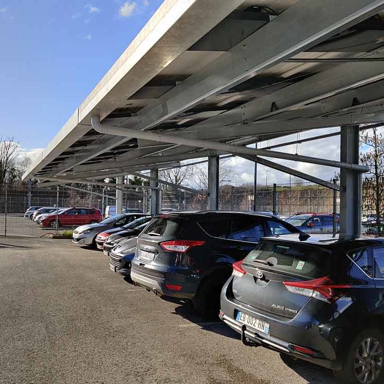 Ombrière photovoltaïque, éclairage et système de récupération des eaux pluviales Made by Sunvie - Tramway de Besançon